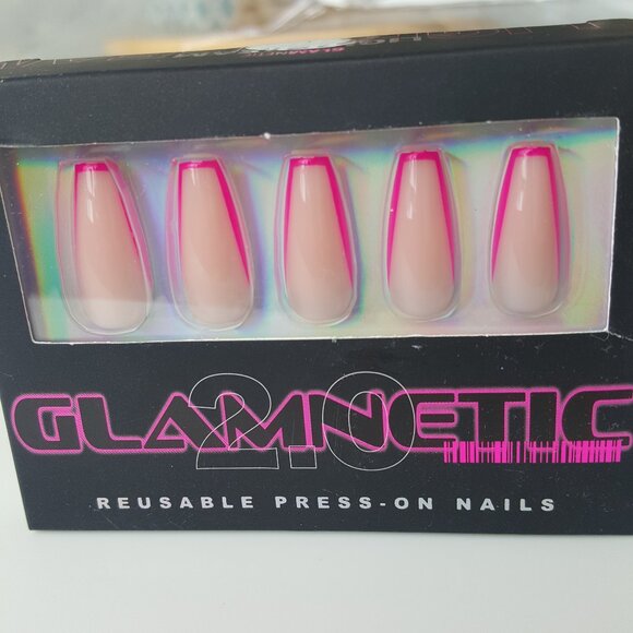 GLAMNETIC ! Light Beam Nails - Picture 1 of 4